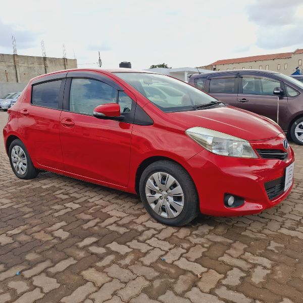  17290  TOYOTA VITZ  2011  