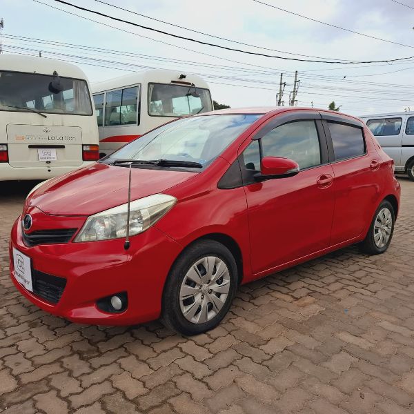  17290  TOYOTA VITZ  2011  