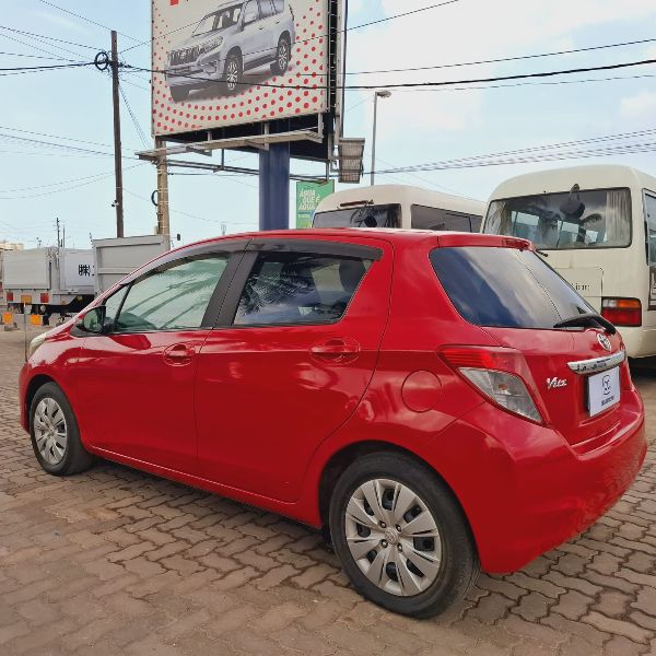  17290  TOYOTA VITZ  2011  