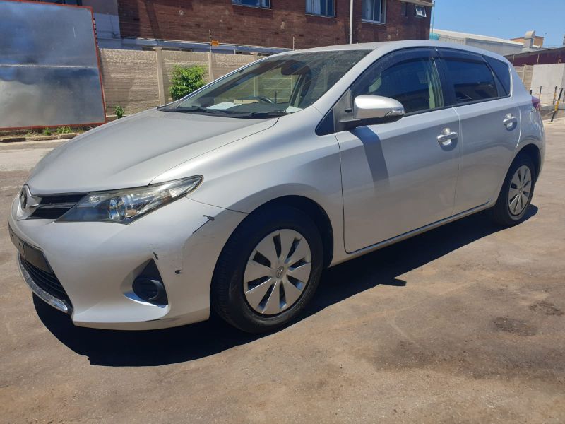 23621 TOYOTA AURIS 2013 