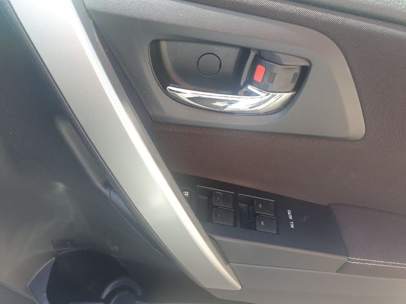  24172  TOYOTA AURIS  2012  