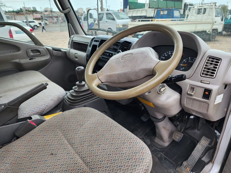  24806  TOYOTA DYNA  2006  