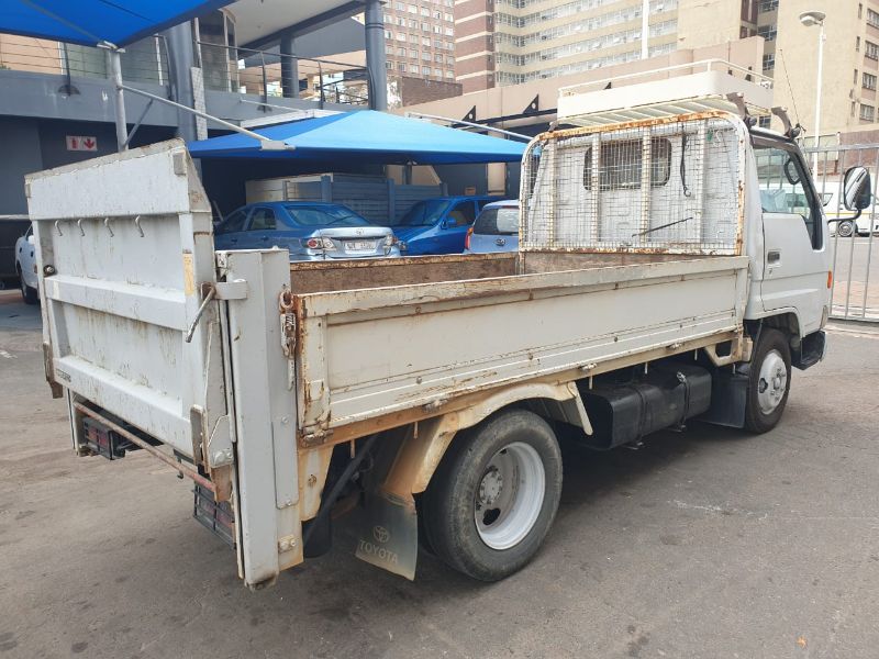  25121  TOYOTA DYNA  1995  
