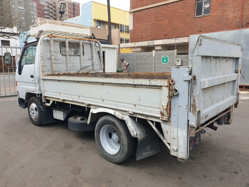  25121  TOYOTA DYNA  1995  