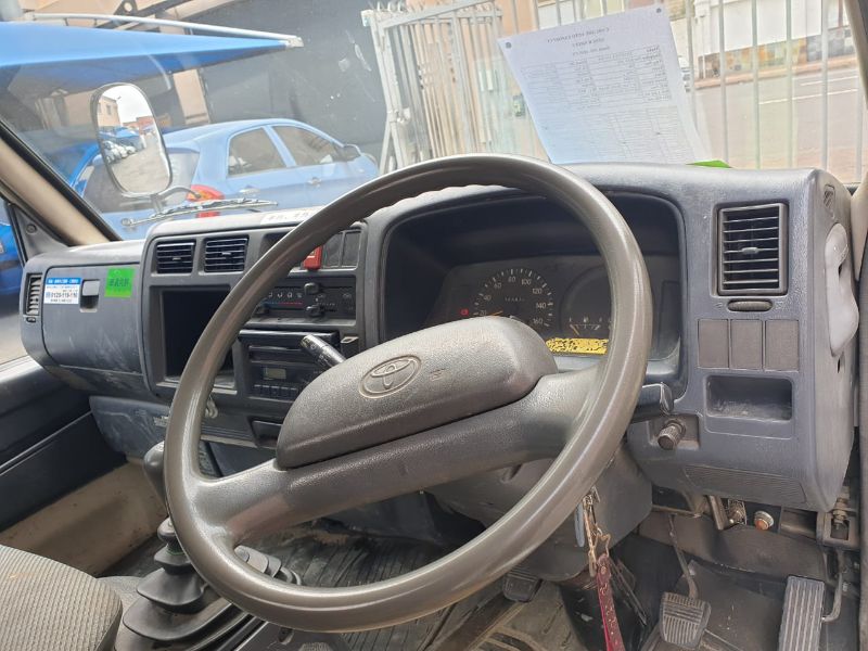  25121  TOYOTA DYNA  1995  