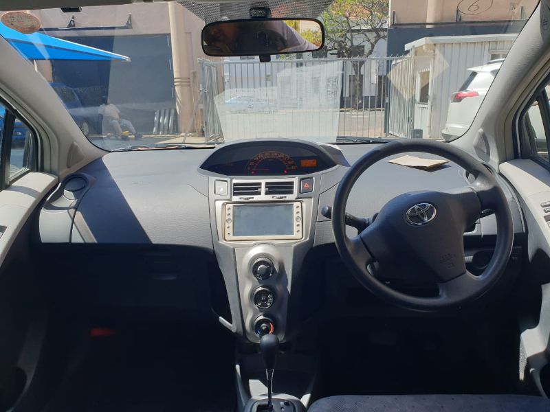  25191  TOYOTA VITZ  2010  