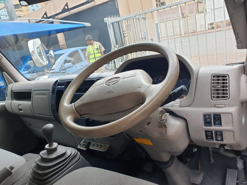  25347  HINO DUTRO  2001  