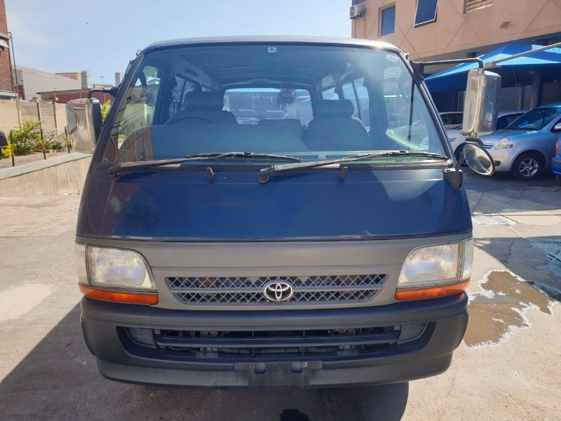  25813  TOYOTA HIACE  2001  