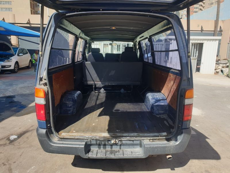  25813  TOYOTA HIACE  2001  