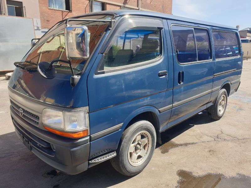  25813  TOYOTA HIACE  2001  