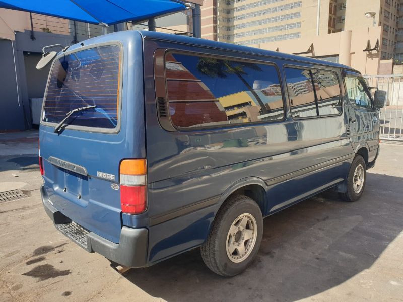  25813  TOYOTA HIACE  2001  