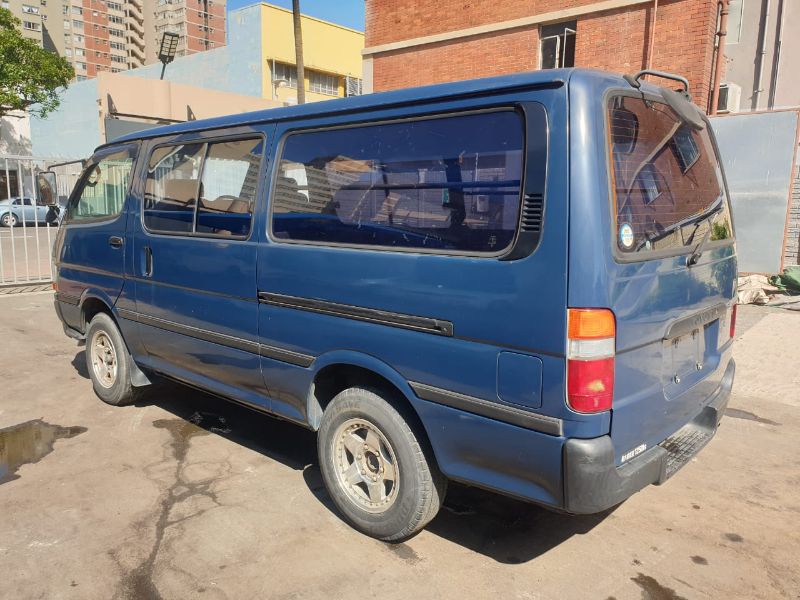  25813  TOYOTA HIACE  2001  