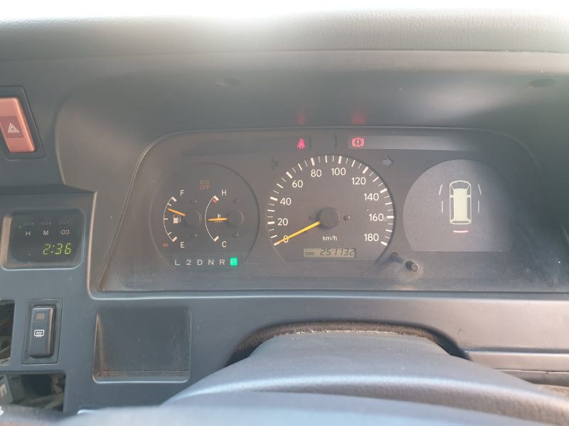  25813  TOYOTA HIACE  2001  