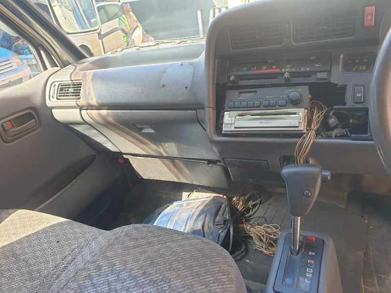  25813  TOYOTA HIACE  2001  