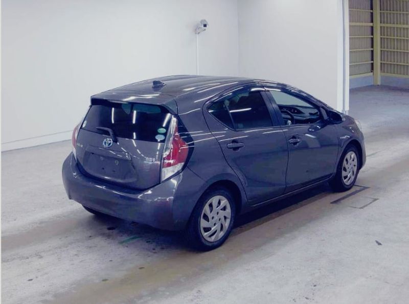  25894  TOYOTA AQUA  2015  