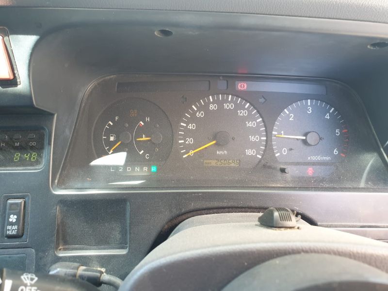  25912  TOYOTA HIACE  2000  