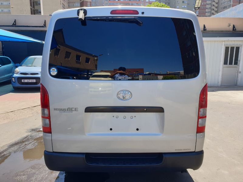 25972  TOYOTA HIACE  2006  
