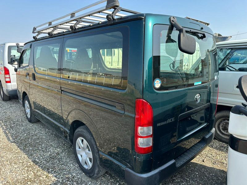  25981  TOYOTA HIACE  2004  