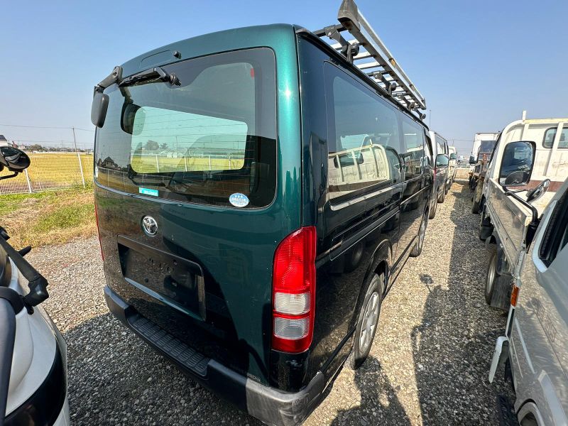  25981  TOYOTA HIACE  2004  