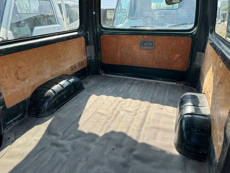  25981  TOYOTA HIACE  2004  
