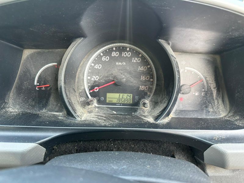  25981  TOYOTA HIACE  2004  