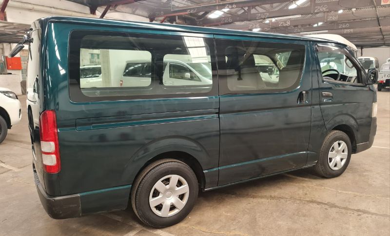  25981  TOYOTA HIACE  2004  
