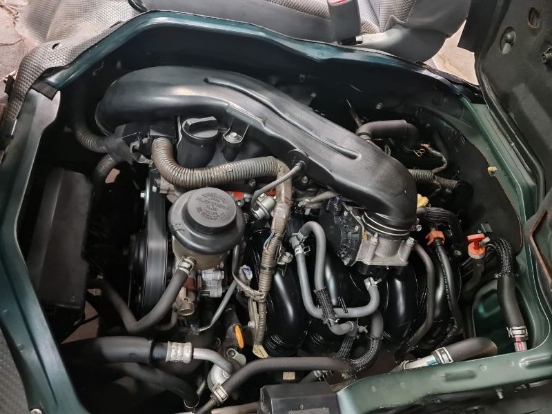  25981  TOYOTA HIACE  2004  