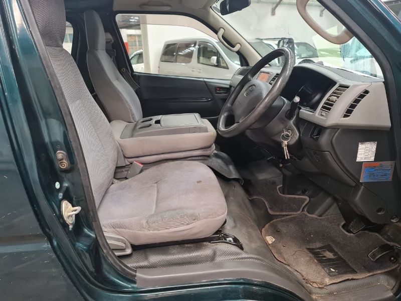  25981  TOYOTA HIACE  2004  