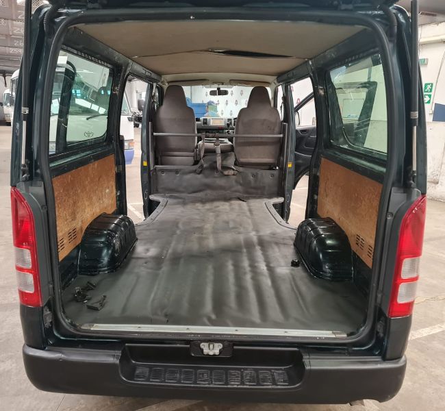  25981  TOYOTA HIACE  2004  