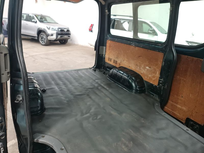  25981  TOYOTA HIACE  2004  