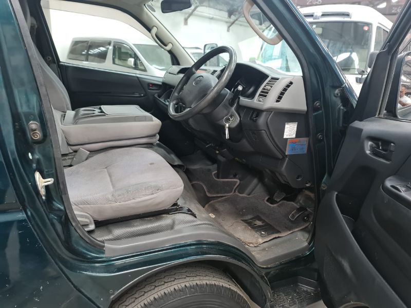  25981  TOYOTA HIACE  2004  