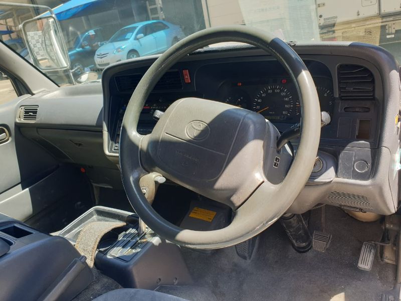  26013  TOYOTA HIACE  1999  