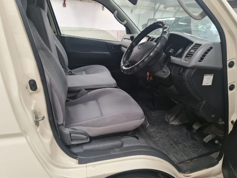  26030  TOYOTA HIACE  2006  