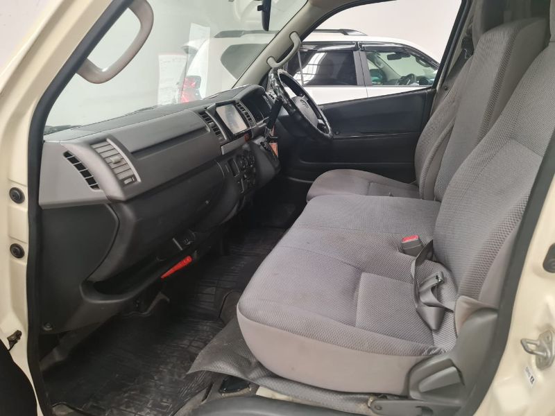  26030  TOYOTA HIACE  2006  