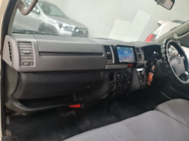  26030  TOYOTA HIACE  2006  