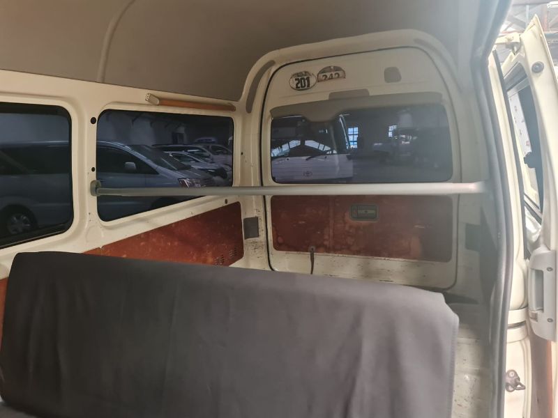  26030  TOYOTA HIACE  2006  