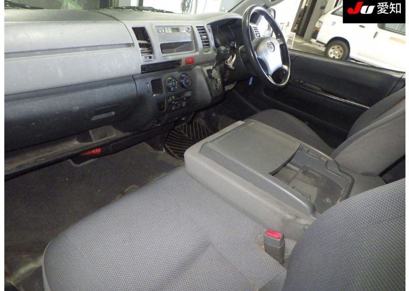  26031  TOYOTA HIACE  2005  