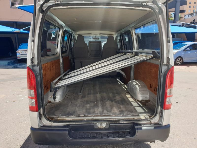  26031  TOYOTA HIACE  2005  