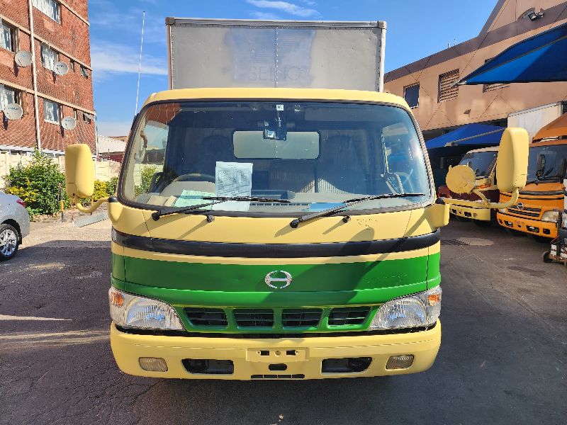  26034  HINO DUTRO  2002  