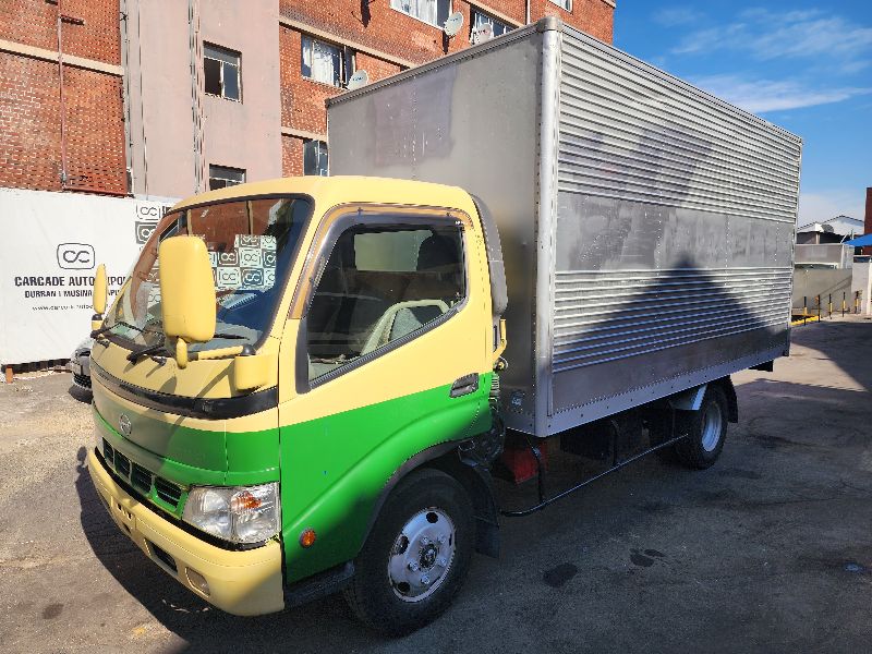  26034  HINO DUTRO  2002  