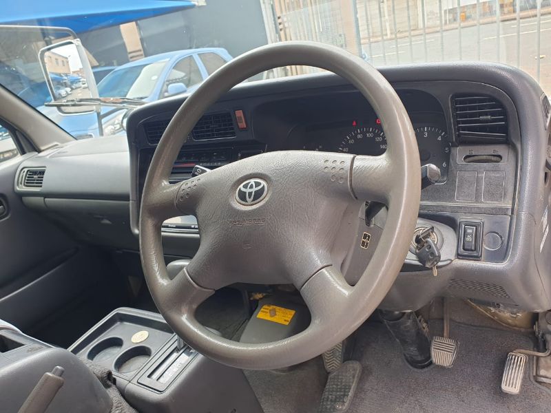  26074  TOYOTA HIACE  2001  