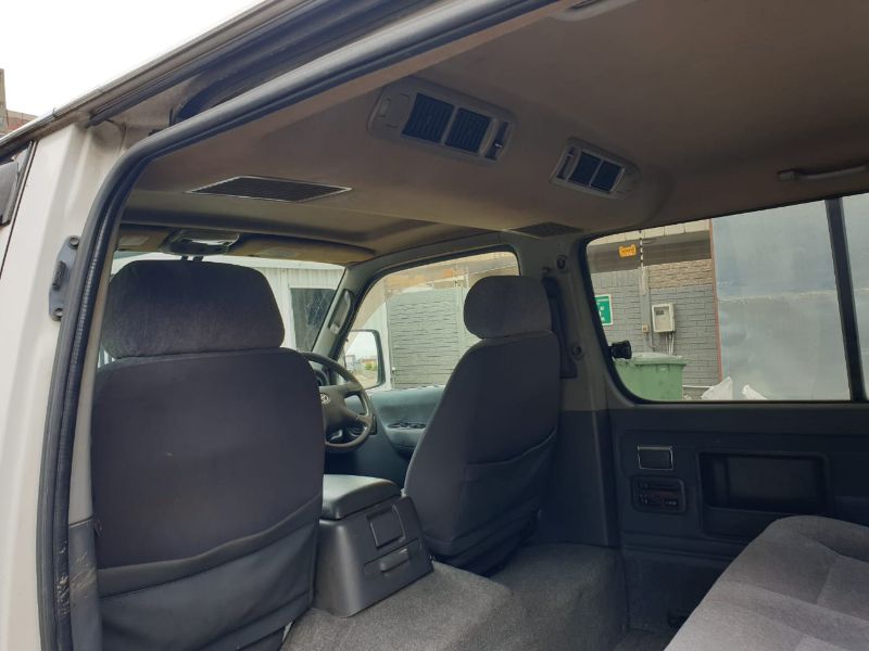  26074  TOYOTA HIACE  2001  