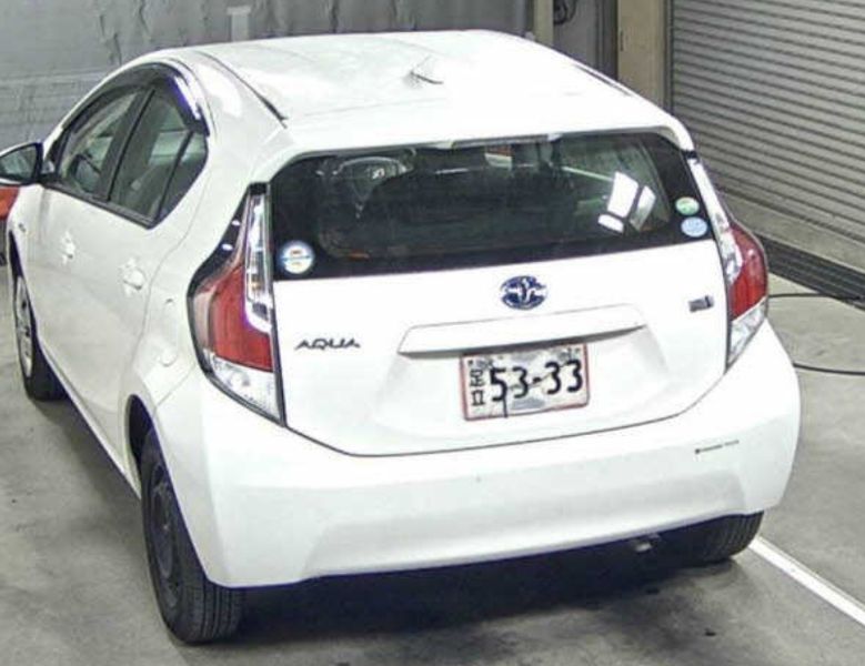  26086  TOYOTA AQUA  2016  