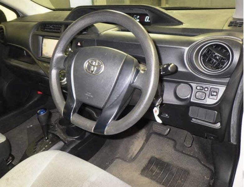  26086  TOYOTA AQUA  2016  