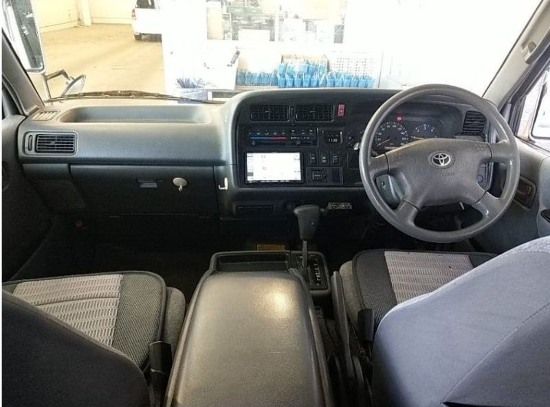  26128  TOYOTA HIACE  2002  