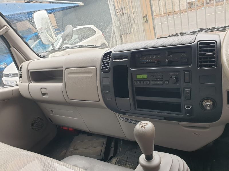  26156  HINO DUTRO  2005  