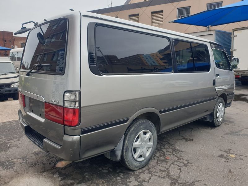  26167  TOYOTA HIACE  2001  