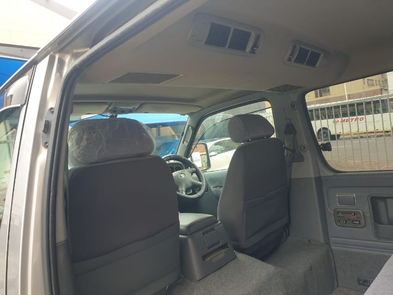  26167  TOYOTA HIACE  2001  