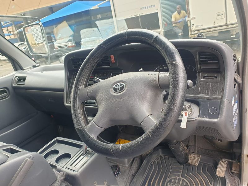  26167  TOYOTA HIACE  2001  