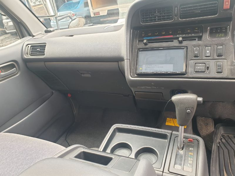  26167  TOYOTA HIACE  2001  